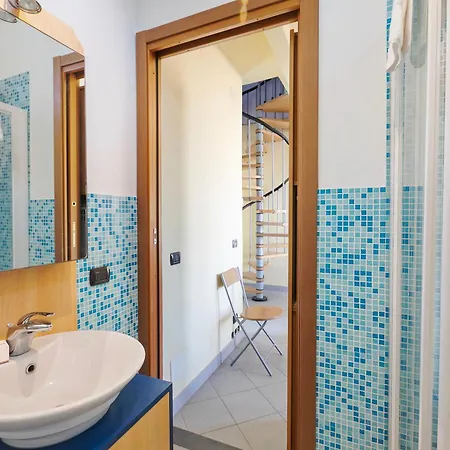 Daire Mako - 800m From The - Happy *