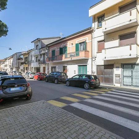 Mako - 800m From The - Happy