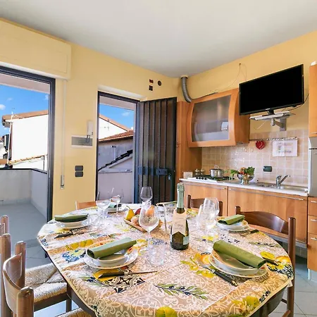 Apartment Mako - 800m From The - Happy